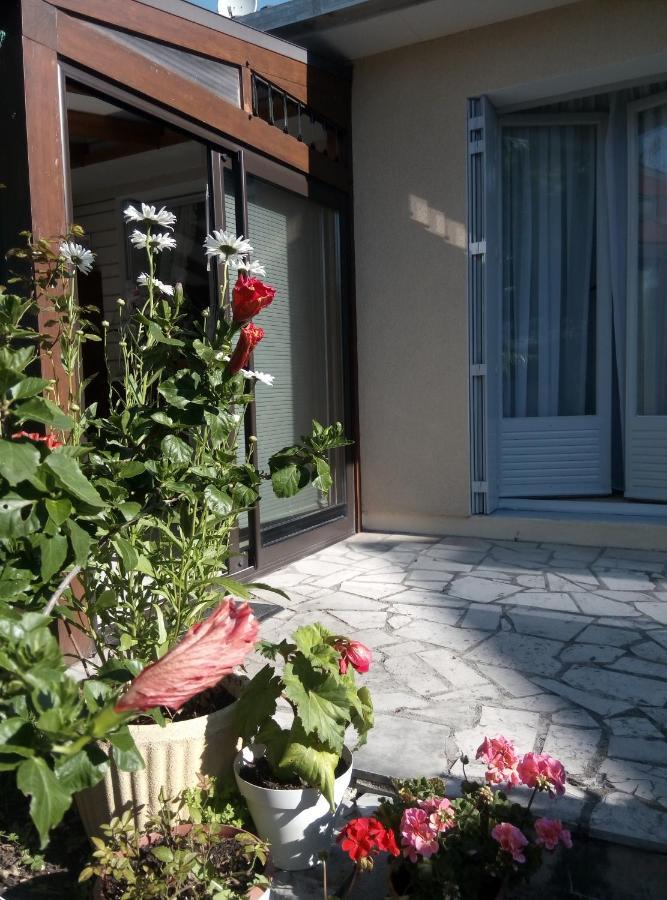 Chez Myla Chambre Avec Tv Ecran Plat Et Salle De Bain Privative Бурж Экстерьер фото