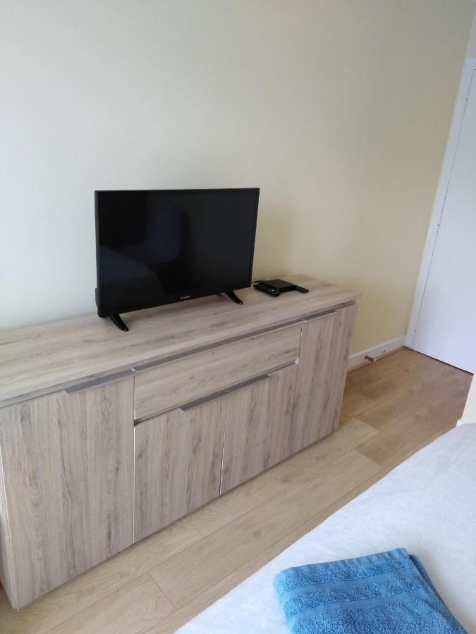 Chez Myla Chambre Avec Tv Ecran Plat Et Salle De Bain Privative Бурж Экстерьер фото
